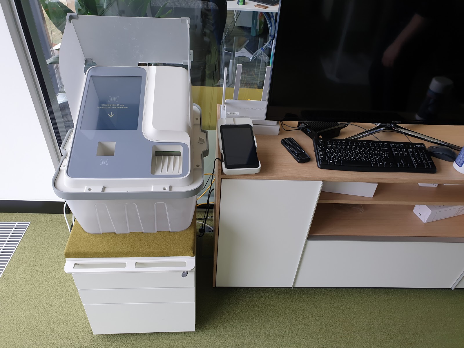 Работающие прототипы Polys Voting Machine в офисе «Лаборатории Касперского» в Москве. Фото: пресс-служба «Лаборатории Касперского»